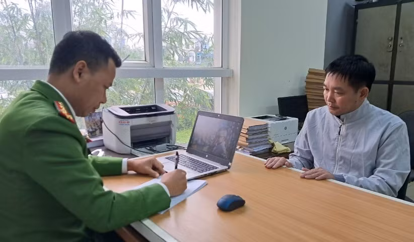 Lưu Khắc Tùng tại cơ quan Công an.
