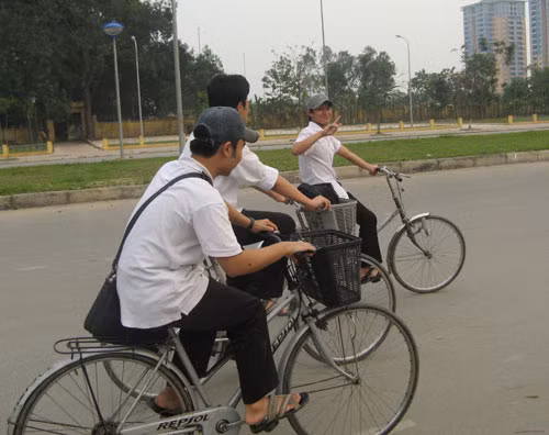 Nếu đi xe đạp lẫn với xe máy, ô tô, tai nạn giao thông tăng lên là điều dễ hiểu