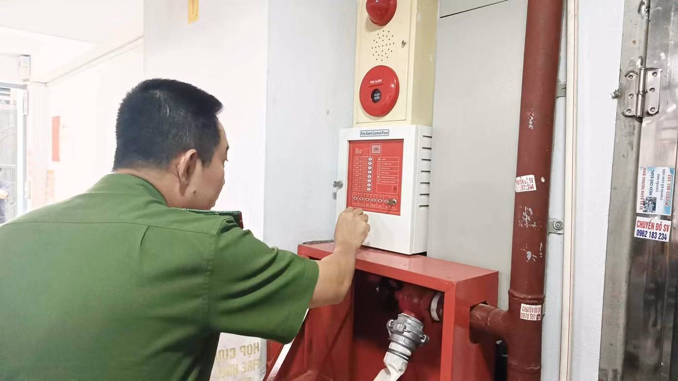 Tổng cộng ngôi nhà có 35 phòng, trong đó 34 phòng cho thuê.