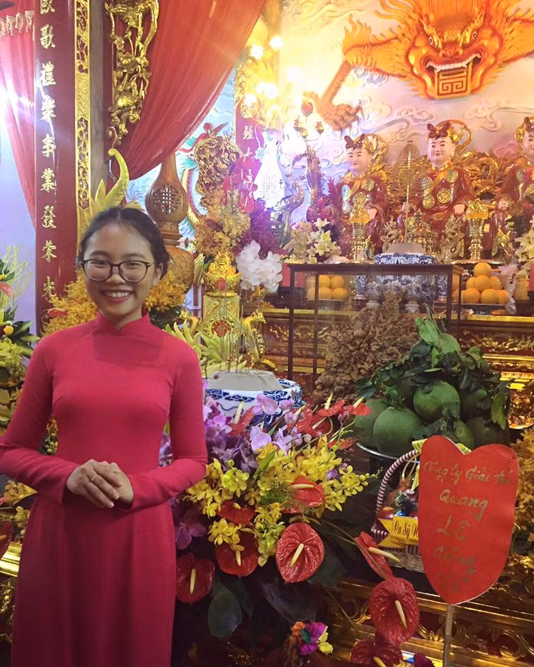 Phương Mỹ Chi diện áo dài duyên dáng như thiếu nữ ảnh 1