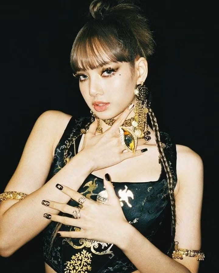 Lisa đạt được thành tích đáng nể tầm quốc tế. Ảnh: YG.
