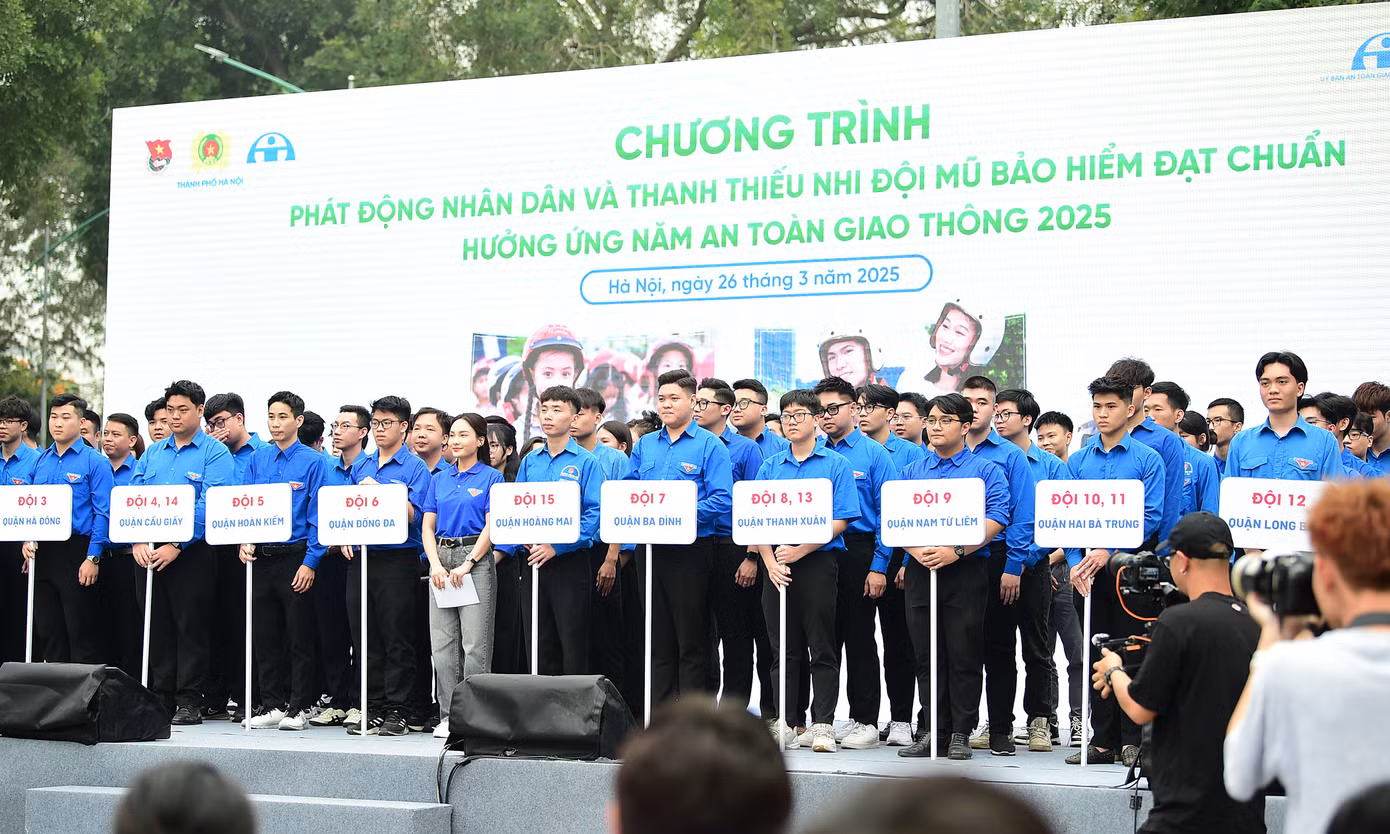 Tại chương trình, Thành Đoàn Hà Nội và Phòng Cảnh sát Giao thông Công an Thành phố tiếp tục phối hợp thành lập triển khai 15 đội hình “Giao thông xanh” cấp Thành phố và 30 đội hình Giao thông xanh cấp cơ sở với 675 thành viên túc trực, tham gia tình nguyện, hỗ trợ các hoạt động cứu nạn, cứu hộ, đảm bảo trật tự an toàn giao thông tại 15 chốt giao thông trọng điểm trên địa bàn thành phố, góp phần thực hiện các nhiệm vụ chính trị của Thủ đô.