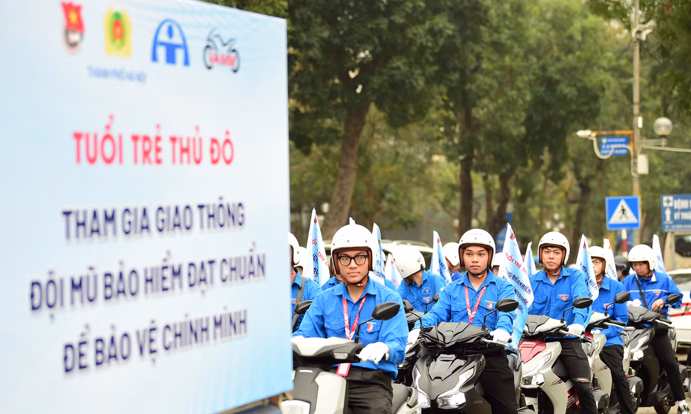 Ngay sau lễ phát động, đoàn diễu hành đã đi qua nhiều tuyến phố tuyên truyền nâng cao ý thức và hướng dẫn đội mũ bảo hiểm đạt Quy chuẩn kỹ thuật Quốc gia.