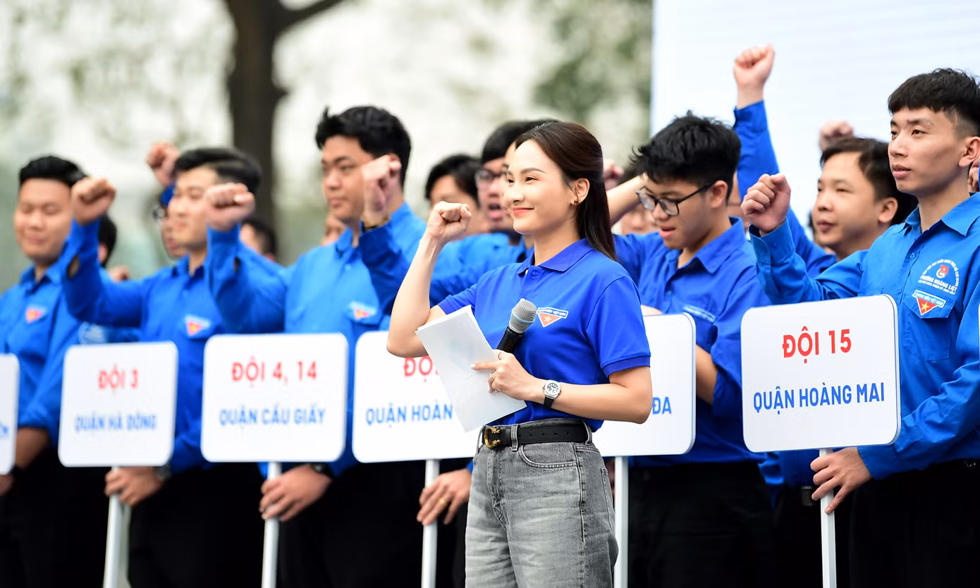 Diễn viên Bảo Thanh - Gương mặt trẻ Thủ đô tiêu biểu năm 2024, Đại sứ chương trình phát biểu tại chương trình và cùng các đội hình Giao thông xanh, quyết tâm hợp vận động đoàn viên thanh thiếu niên gương mẫu, chấp hành pháp luật về trật tự an toàn giao thông.