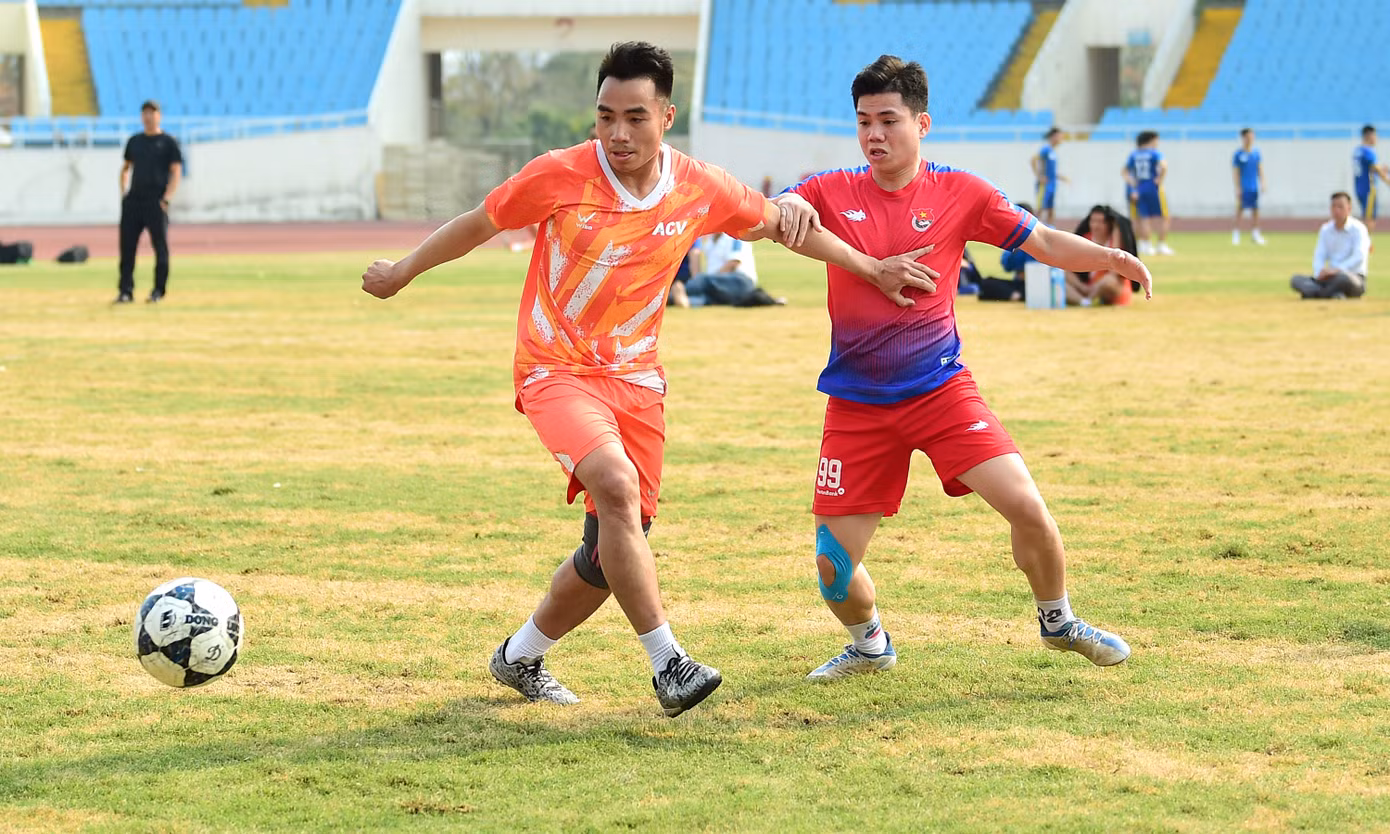 Với tinh thần quyết tâm, đoàn kết và cao thượng thể thao, các vận động viên đã thi đấu cống hiến, mang đến những trận đấu hay, những pha bóng đẹp, tranh đua kịch tính.