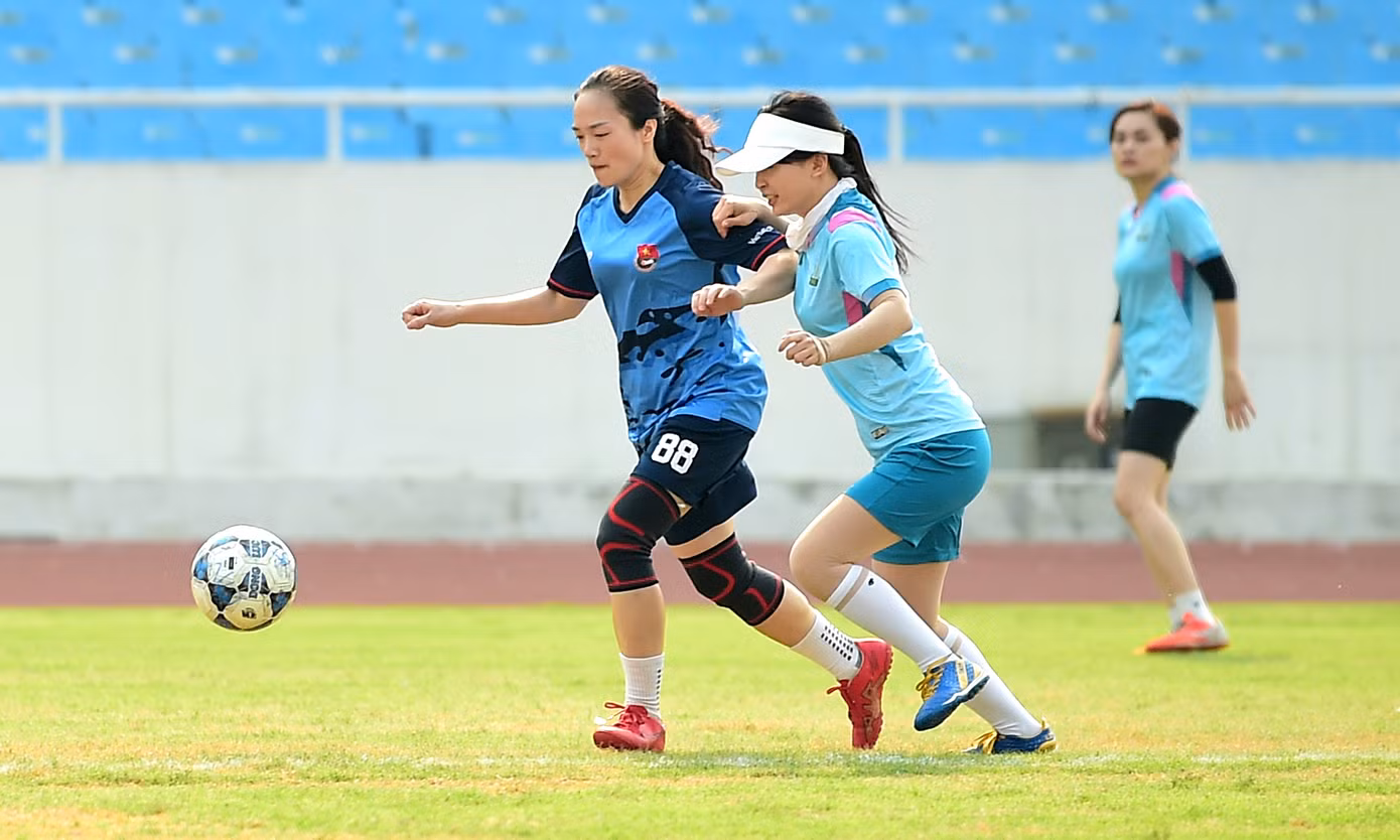 Phát biểu khai mạc, anh Vũ Huy Hoàng – Phó Bí thư Đoàn Thanh niên Chính phủ cho biết: Hội thao là dịp để các vận động viên có điều kiện cọ sát học hỏi, nâng cao trình độ chuyên môn và kinh nghiệm thi đấu và cũng là sân chơi lành mạnh, bổ ích nhằm tiếp tục hưởng ứng cuộc vận động “Toàn dân rèn luyện thân thể theo gương Bác Hồ vĩ đại” và góp phần thúc đẩy phong trào thể dục thể thao ở các cơ quan, đơn vị thuộc Đảng bộ Chính phủ.
