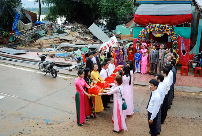 Tan hoang vùng rốn lũ Phú Yên ảnh 11