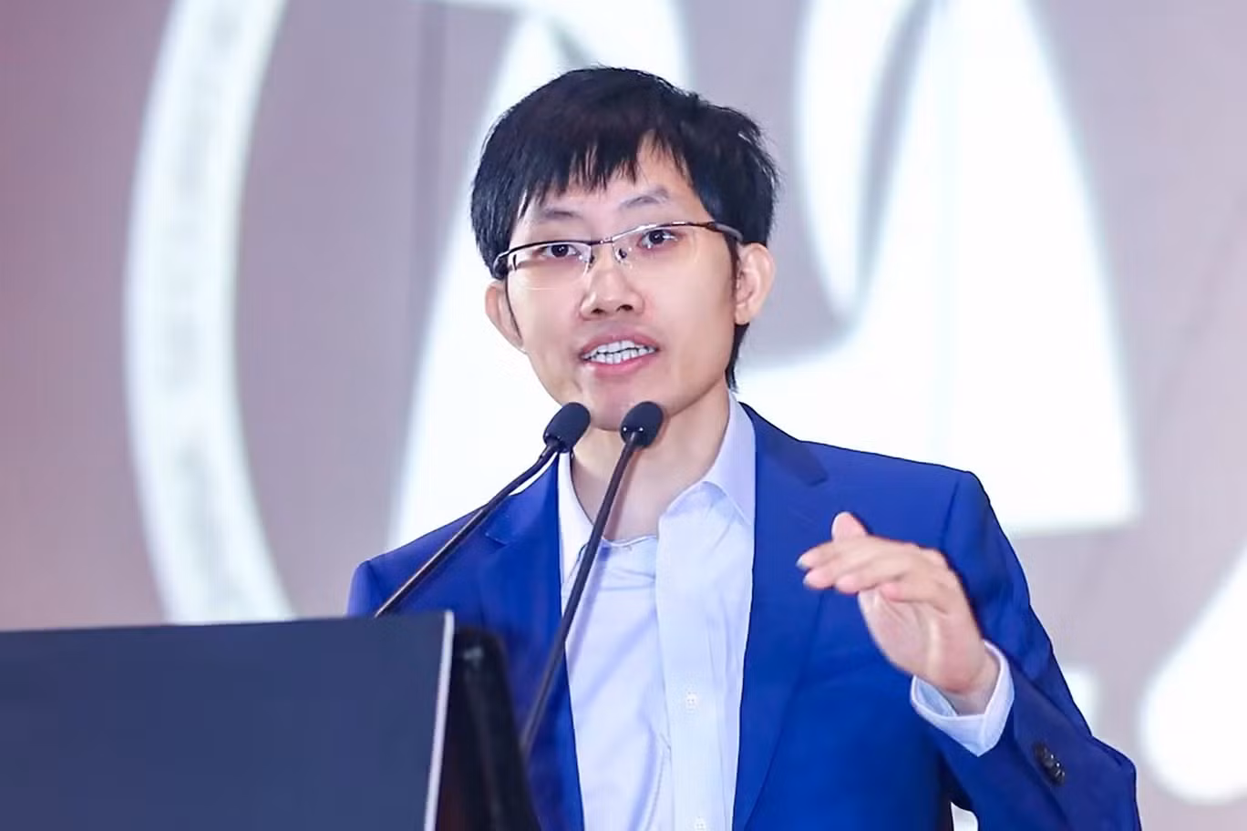 Ông Liang Wenfeng, người sáng lập công ty khởi nghiệp DeepSeek, phát biểu tại một sự kiện ở Thượng Hải, Trung Quốc, năm 2019