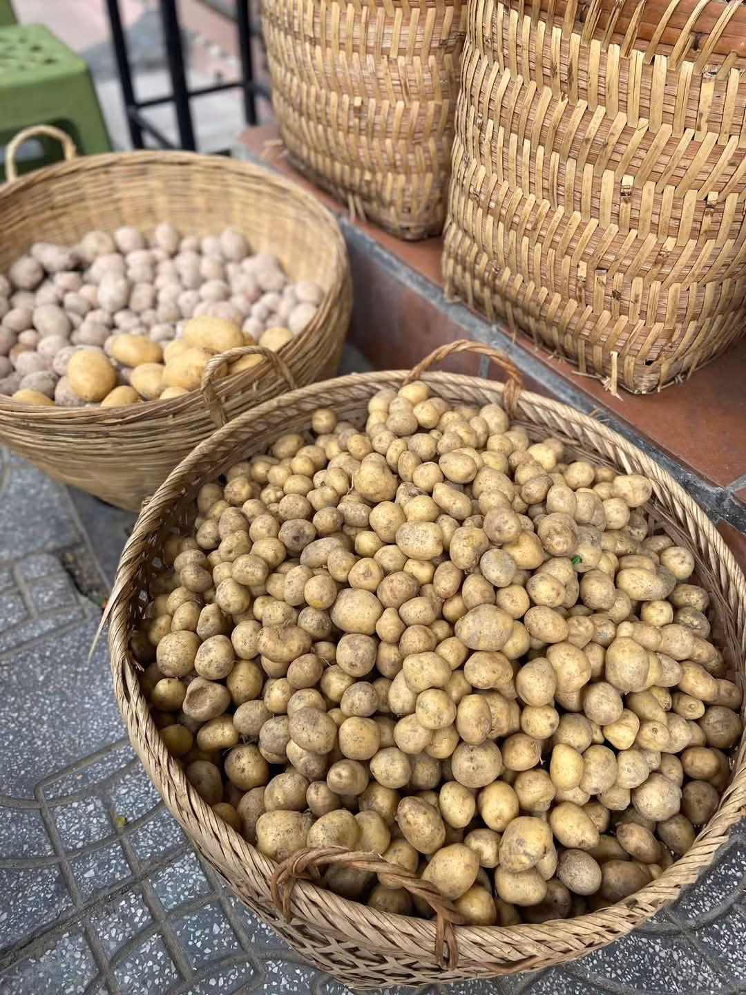 Khoai tây bi được giới thiệu “của người Dao trồng” bán ở Hà Nội