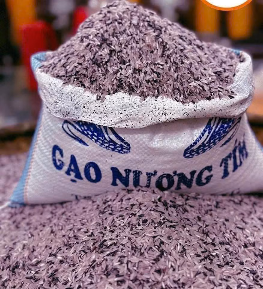 Gạo nương tím được giới thiệu “của người Mông trồng” được bán ở Hà Nội