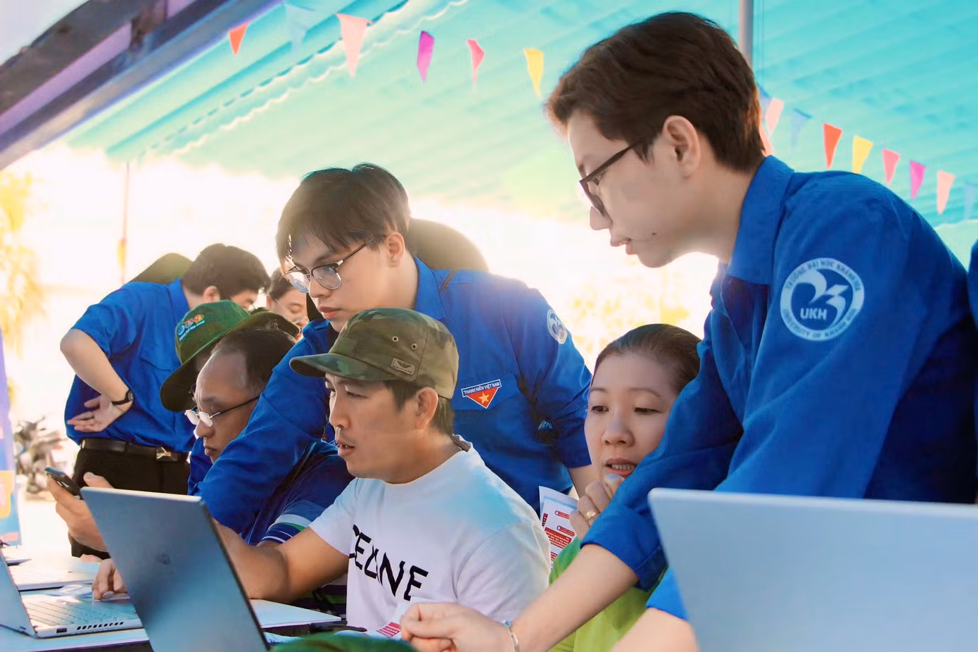 Nhiều nhân viên IT mang tri thức, kinh nghiệm (sau thời gian làm việc ở thành phố) về quê nhà đóng góp cho công cuộc “số hóa”. Ảnh minh họa: Thanh Thanh