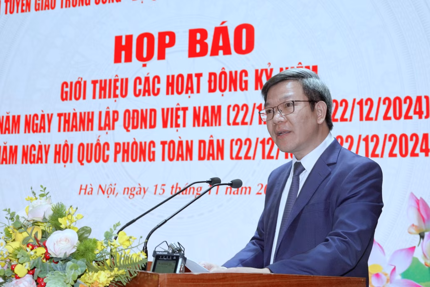 Vụ trưởng Vụ Xuất bản - Báo chí (Ban Tuyên giáo Trung ương) Tống Văn Thanh, phát biểu khai mạc họp báo.