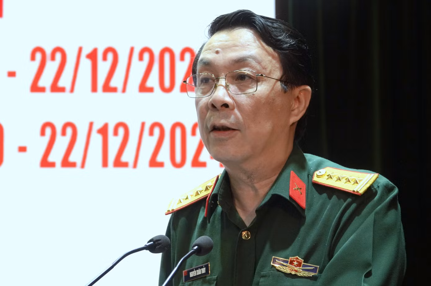 Đại tá Nguyễn Xuân Thủy - Phó Cục trưởng Cục Tuyên huấn (Tổng cục Chính trị) chia sẻ thông tin tại họp báo.
