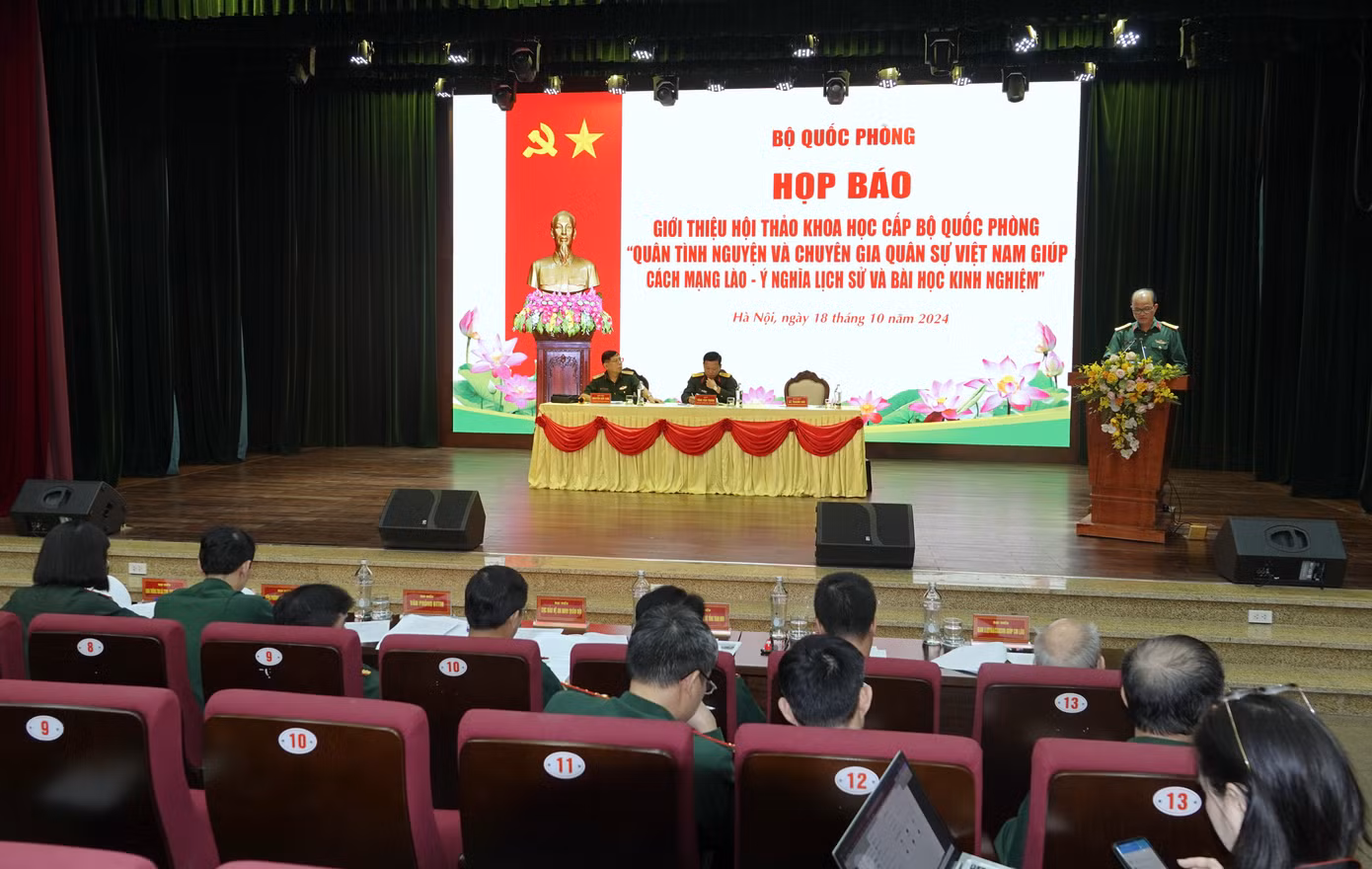 Quang cảnh buổi họp báo.