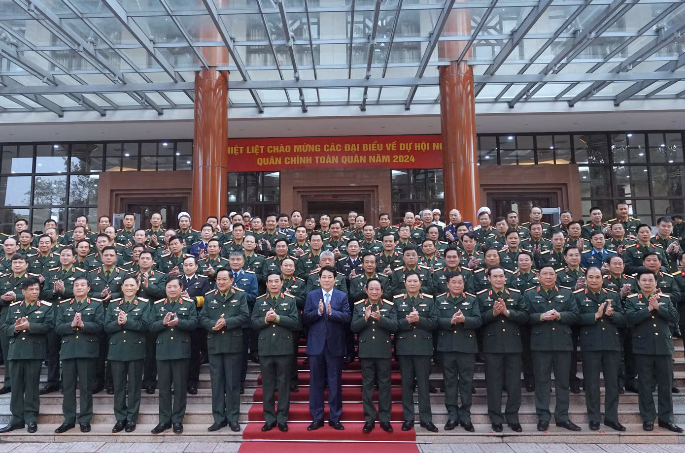 Chủ tịch nước cùng các đại biểu dự Hội nghị Quân chính toàn quân năm 2024.