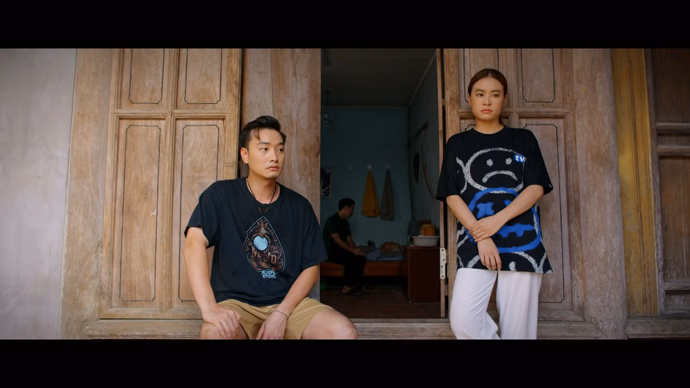 Không ngại cưới chỉ cần một lý do xoay quanh câu chuyện tình yêu, hôn nhân của Yến (Hoàng Thùy Linh) và Đông (Trọng Lân).