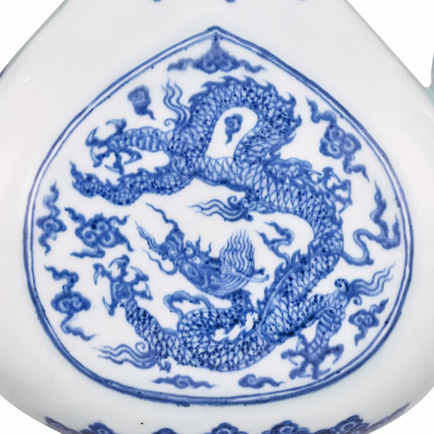 Hoạ tiết rồng năm móng trên chiếc bình được đánh giá là độc nhất vô nhị. Ảnh: Sotheby's.