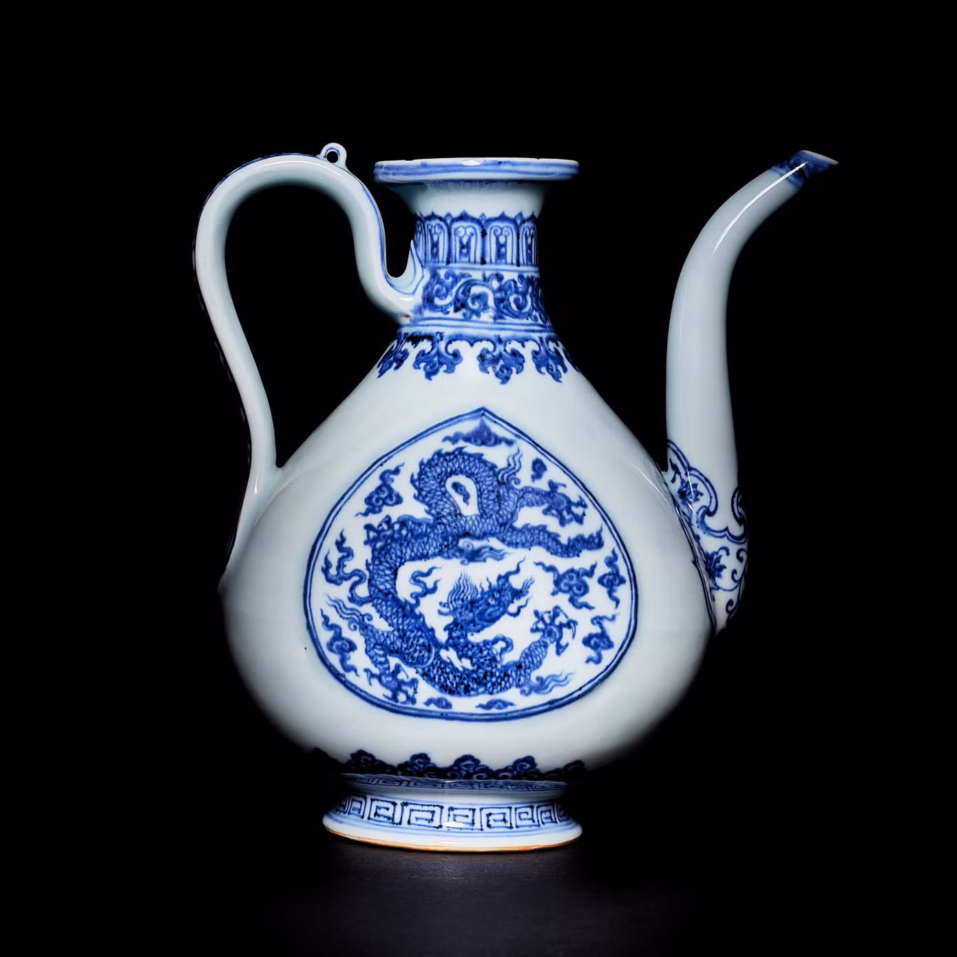 Bình nước thời nhà Minh được bán đấu giá với mức giá hơn 13 triệu USD. Ảnh: Sotheby's.