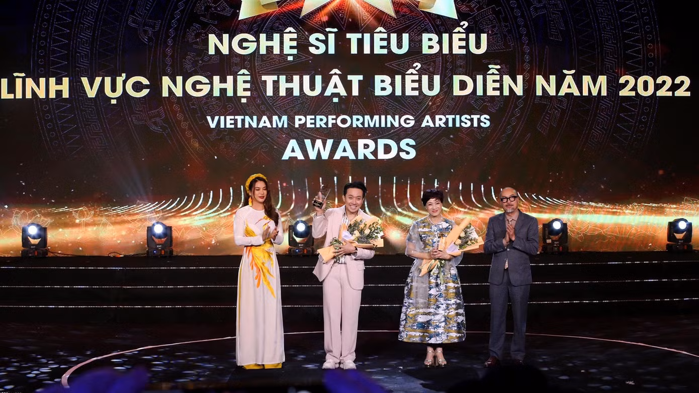 NSND Lê Khanh, Trấn Thành nằm trong danh sách các nghệ sĩ được vinh danh của lĩnh vực điện ảnh năm 2022.