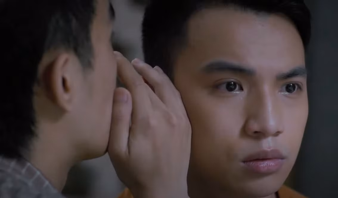 Thạch (Việt Hoàng) lại bị Bát (Tuấn Anh) lừa. Ảnh: CMH.