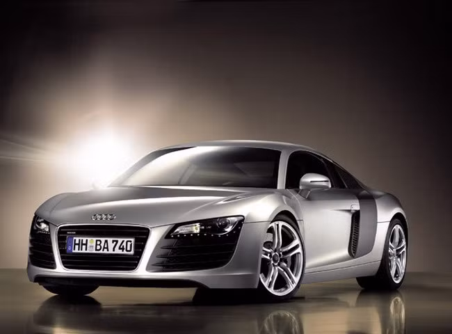 Chưa chính thức ra mắt nhưng R8 đã được hãng Audi ca ngợi là có khả năng thiết lập tiêu chuẩn mơi trong phân khúc siêu xe 