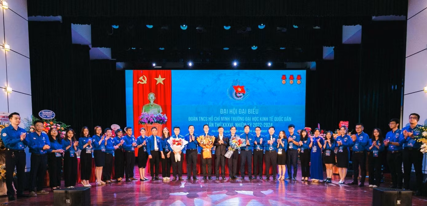 Ban chấp hành khóa mới trường ĐH Kinh tế Quốc dân ra mắt đại hội