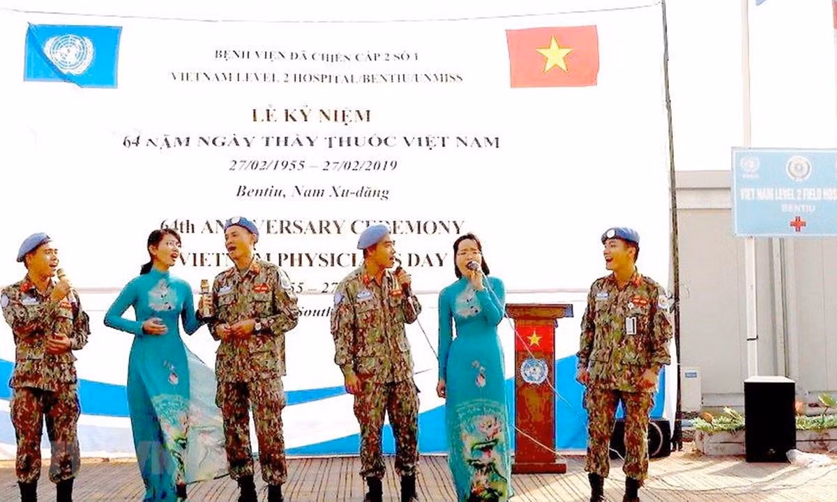 Cứu sống vợ con Thống đốc ở Nam Sudan, bác sĩ Việt được tặng...bò ảnh 3