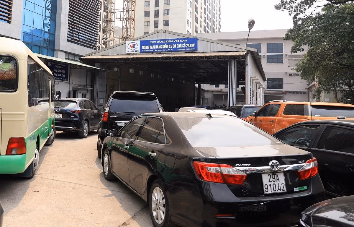 Hà Nội mở lại nhiều trung tâm đăng kiểm.