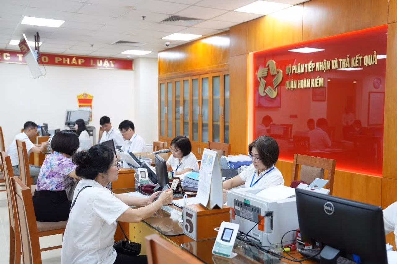 Việc ứng dụng chuyển đổi số giúp UBND quận Hoàn Kiếm tinh gọn được bộ máy, giảm biên chế ở một số bộ phận
