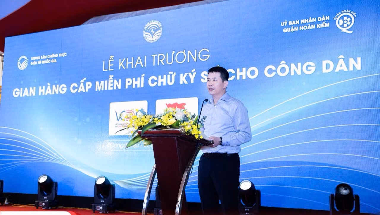 Ông Phạm Tuấn Long - Phó Bí thư Quận ủy, Chủ tịch UBND quận Hoàn Kiếm cho biết, việc chuyển đối số đã đem lại nhiều kết quả tốt đẹp trong quá trình phát triển kinh tế xã hội trên địa bàn