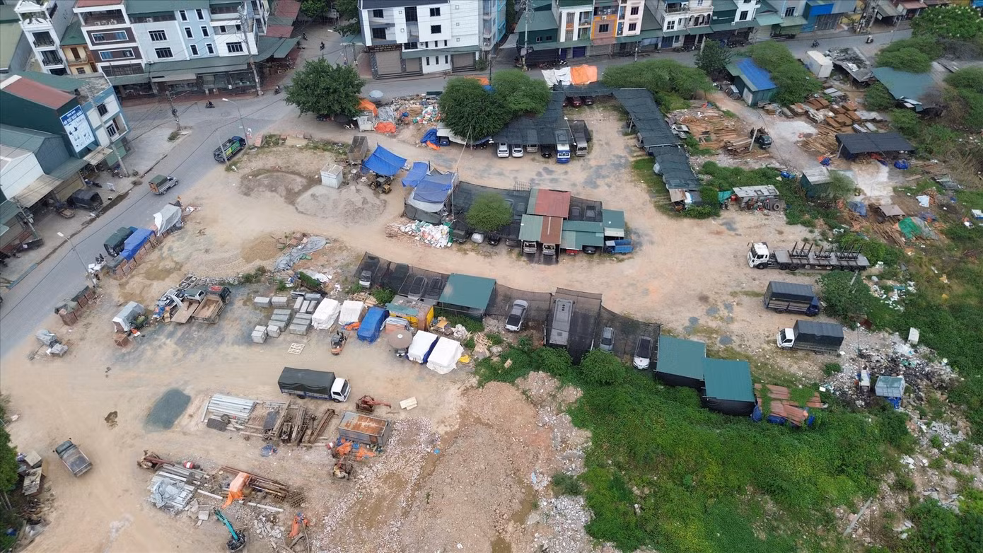 Cụm công nghiệp kim khí mở rộng Phùng Xá bị biến thành nơi tập kết phương tiện