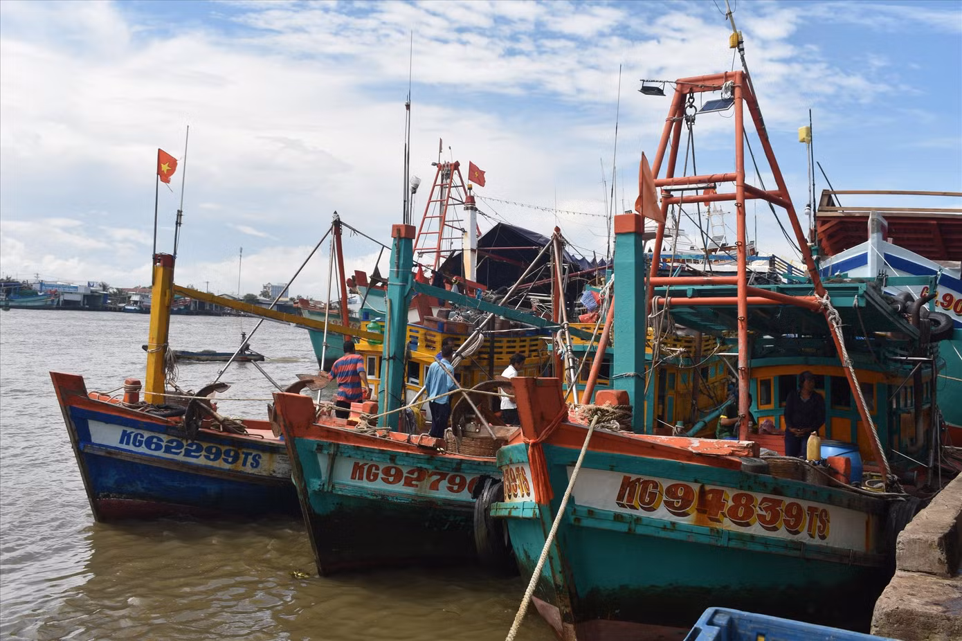 Tàu cá cập cảng Sông Đốc (huyện Trần Văn Thời, Cà Mau). Ảnh: Tân Lộc Tàu cá cập cảng Sông Đốc (huyện Trần Văn Thời, Cà Mau). Ảnh: Tân Lộc