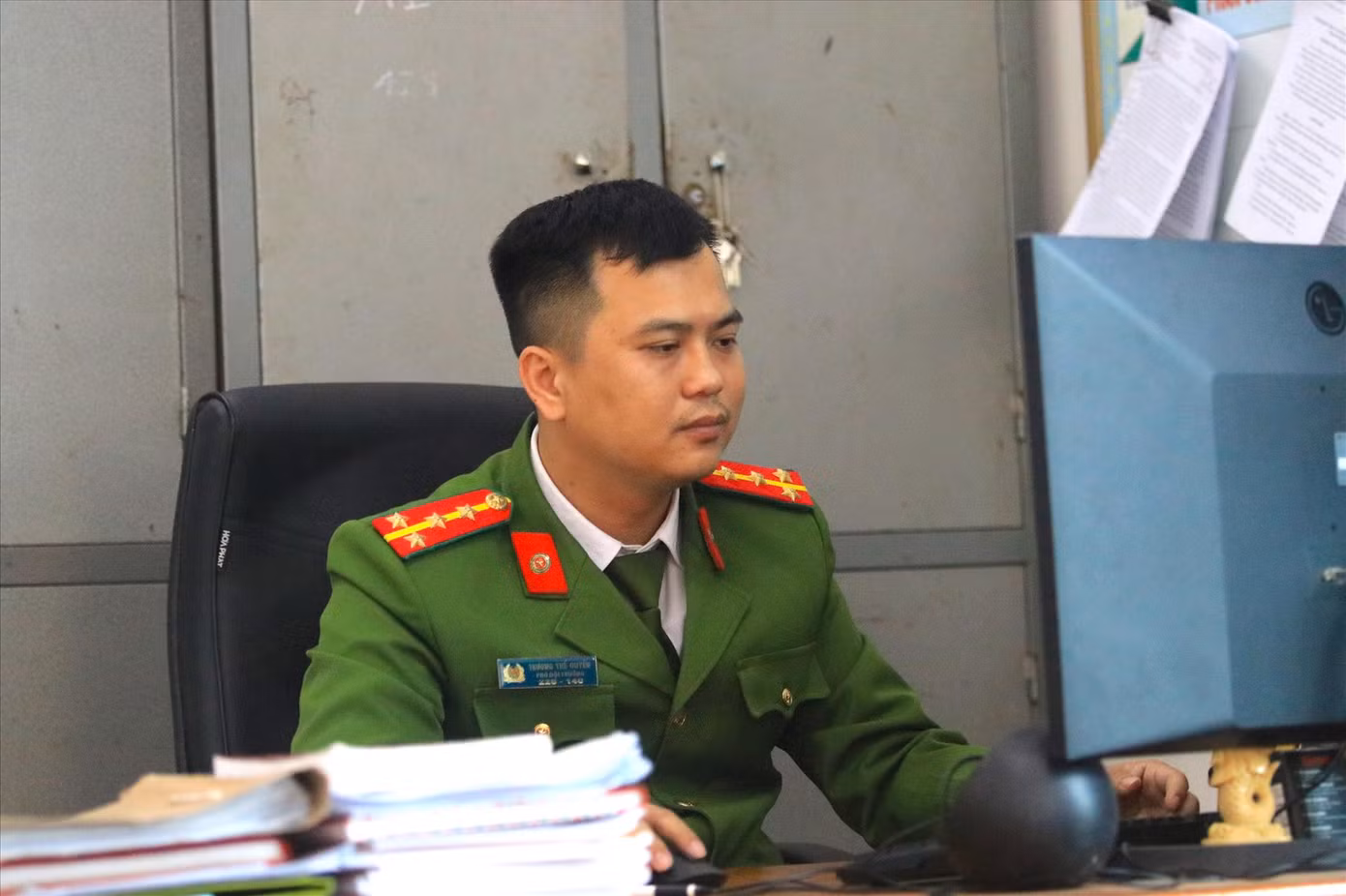 Đại úy Trương Thế Quyền, Công an huyện Thanh Chương (Nghệ An), đã lập nhiều chiến công đem lại bình yên cho làng xã Đại úy Trương Thế Quyền, Công an huyện Thanh Chương (Nghệ An), đã lập nhiều chiến công đem lại bình yên cho làng xã
