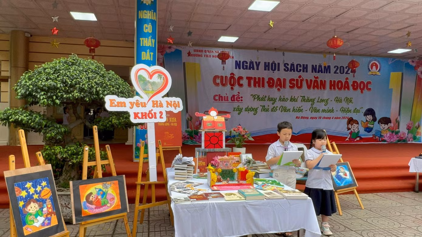 Ngày Sách Việt Nam 2024 được tổ chức tại trường Tiểu học Văn Yên (quận Hà Đông, TP Hà Nội) với mong muốn trẻ em sớm yêu sách