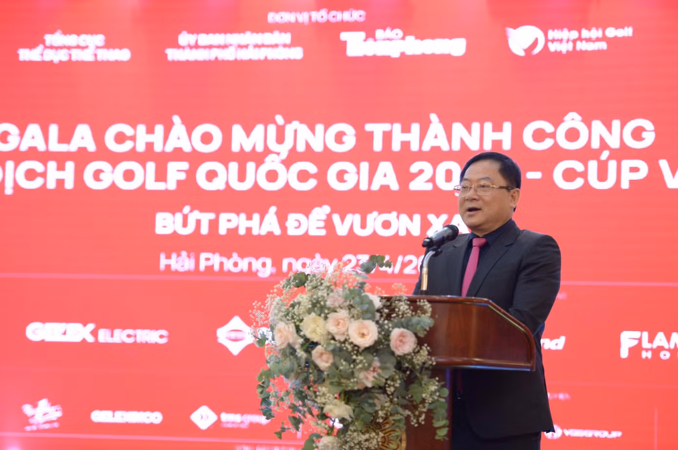 Nhà báo Lê Xuân Sơn cảm ơn các cơ quan, đơn vị đã ủng hộ, tạo điều kiện để Giải Vô địch Golf Quốc gia 2022 - Cúp VinFast tổ chức thành công; mong muốn cùng Tổng cục Thể dục Thể thao, Hiệp hội Golf Việt Nam và các cơ quan chức năng, địa phương trong thời gian tới tiếp tục tạo điều kiện để báo Tiền Phong tham gia tổ chức thành công giải đấu.