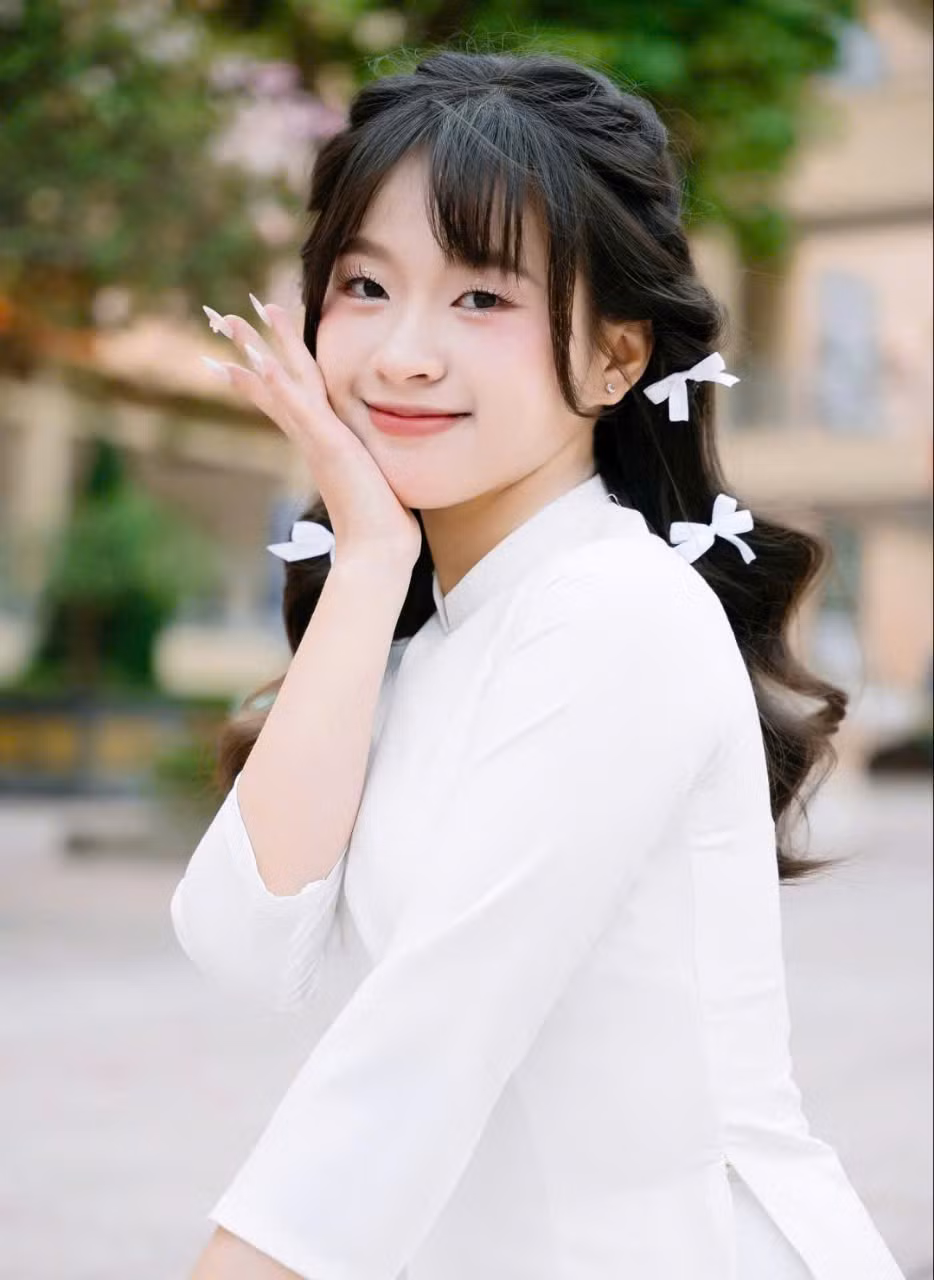 Ngọc Quyên cảm thấy khả năng ghi nhớ từ vựng giảm đi rõ rệt sau khi dùng AI học môn Anh. (Ảnh: NVCC)