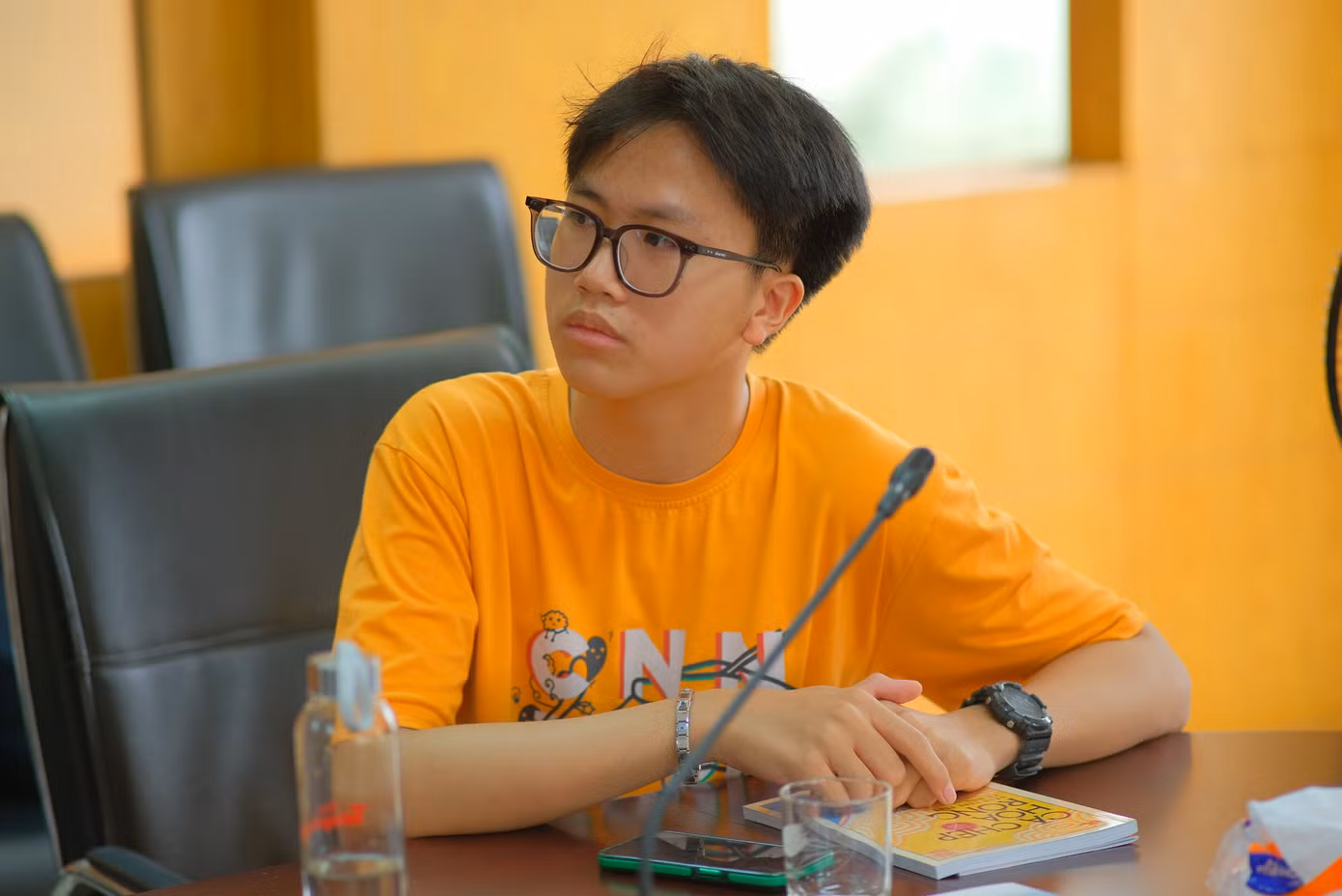 Hoàng Minh cho biết tinh thần làm nghề của các nhà báo là điều khiến nam sinh ấn tượng nhất.