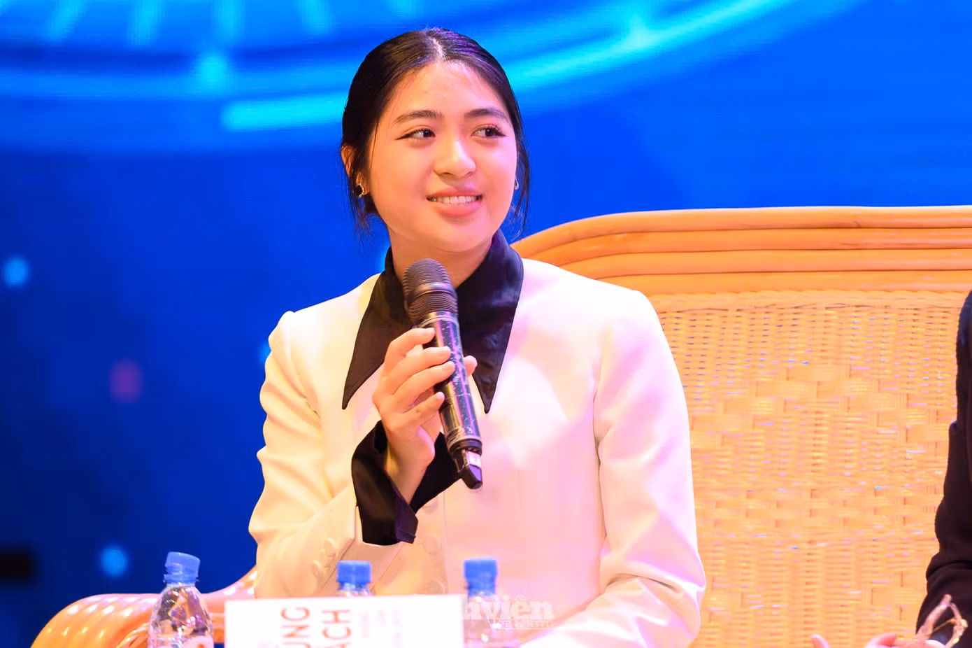 Nguyễn Thị Mỹ Chung, cô nàng đa tài sở hữu 2 học bổng toàn phần tại Canada, 1 start-up mảng làm đẹp, đồng thời là ứng viên nhận 6 đèn xanh, 2 cơ hội vàng trong chương trình "Cơ hội cho ai".
