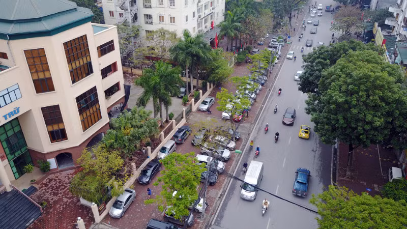 Vỉa hè Hà Nội bất ngờ giảm nhiệt trước 'giờ G' ảnh 7