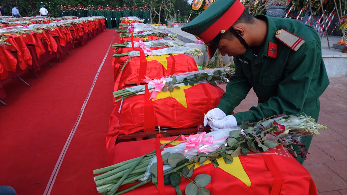 Đưa 104 liệt sĩ về với đất mẹ ảnh 2