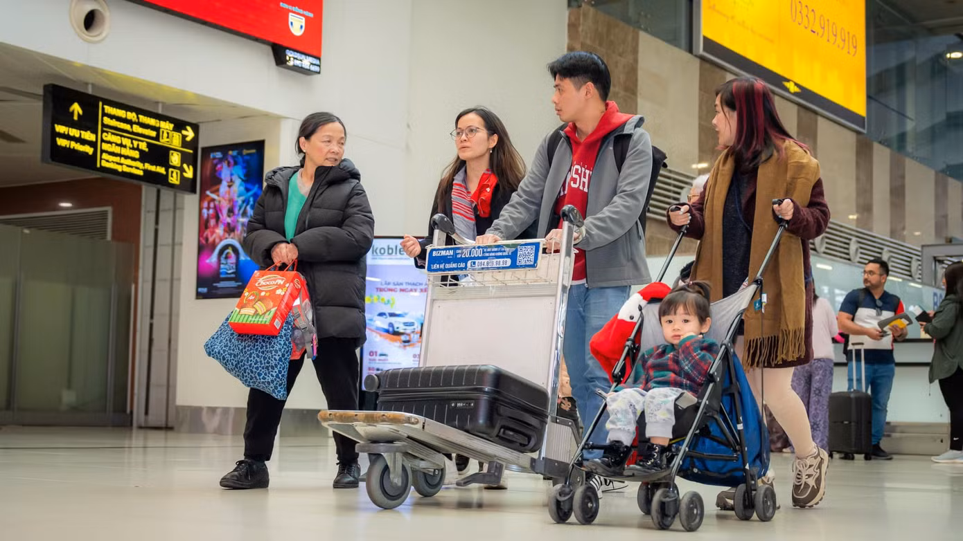 Hành khách cần lưu ý một số điểm mới trong quy định làm thủ tục đi máy bay từ 15/2. Ảnh: NIA.