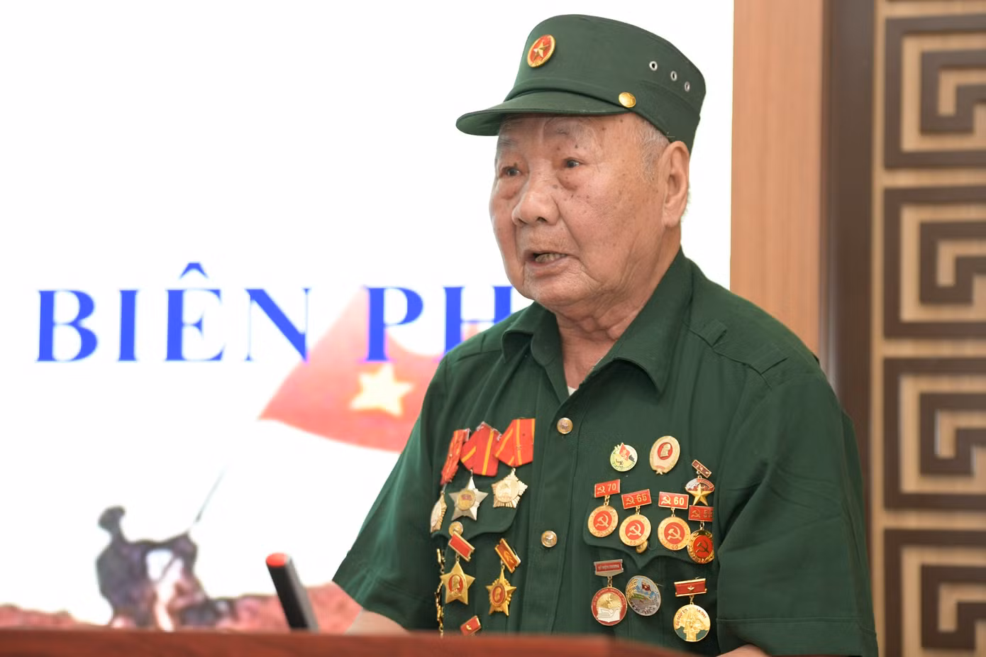 Cựu chiến binh Nguyễn Công Nuôi - từng tham gia chiến dịch Điện Biên Phủ, bày tỏ sự xúc động khi nhận được sự tri ân, lòng biết ơn của thế hệ con cháu với những hy sinh, mất mát của thế hệ đi trước.