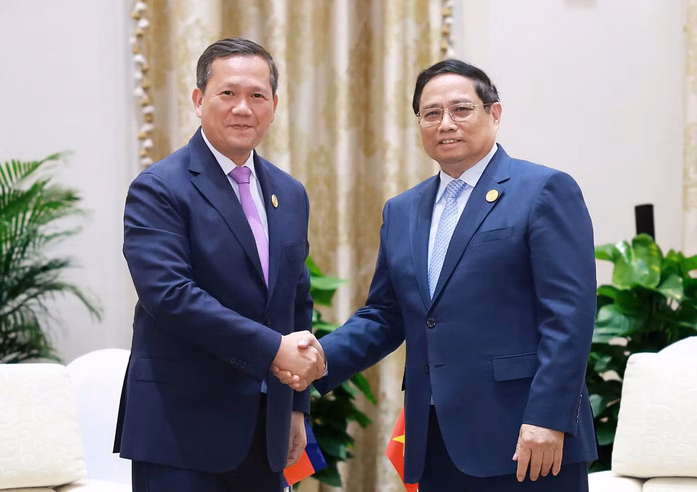 Thủ tướng Chính phủ Phạm Minh Chính gặp song phương Thủ tướng Campuchia Hun Manet. Ảnh: Dương Giang.