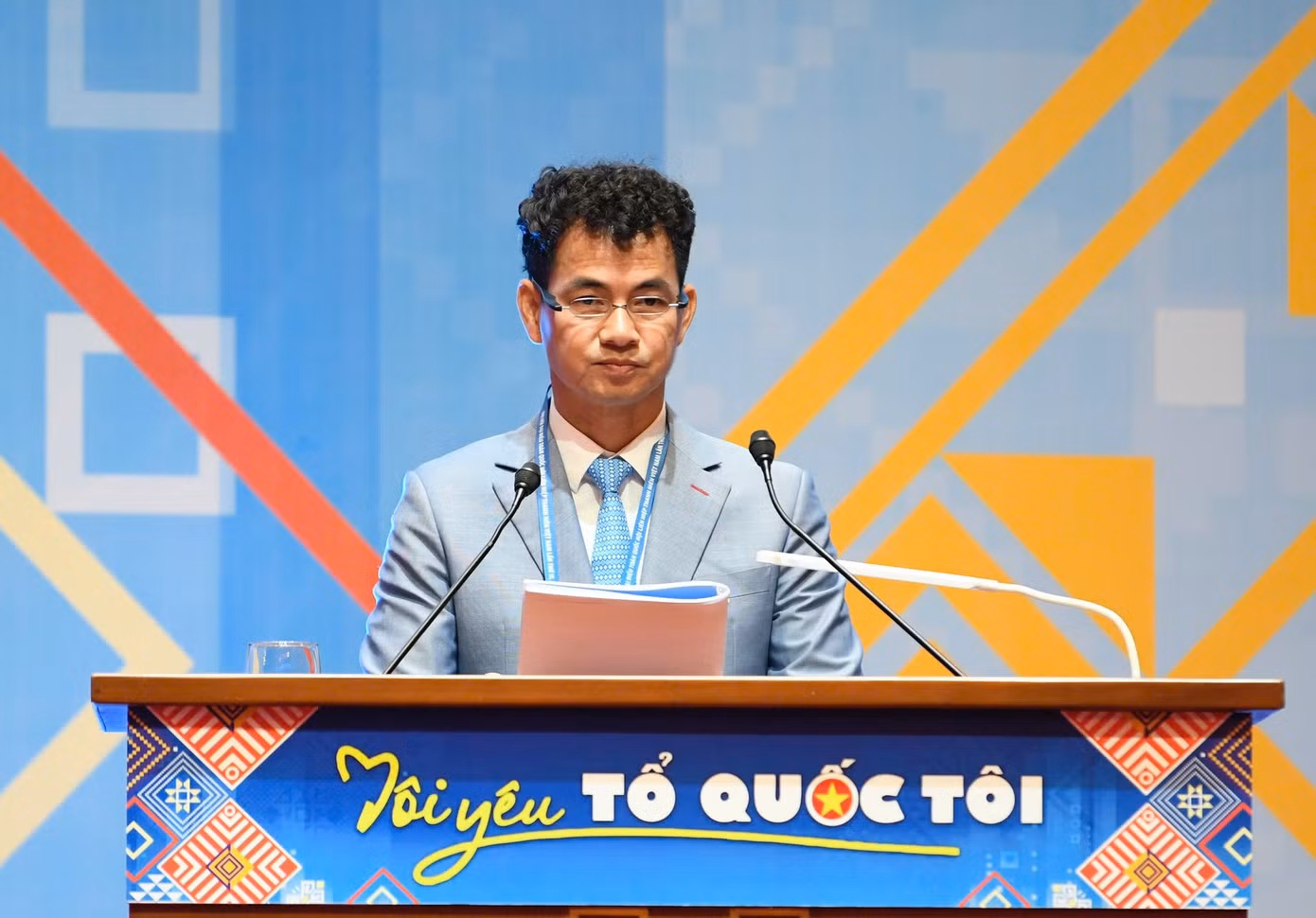 Các Phó Chủ tịch Hội LHTN Việt Nam khoá VIII, trình bày báo cáo tại Đại hội.