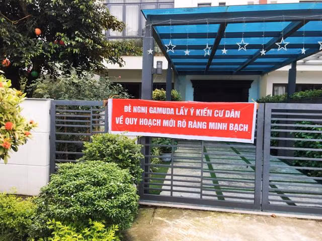 Cư dân căng băng rôn phản đối Gamuda Gardens lật kèo ảnh 2