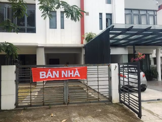 Cư dân căng băng rôn phản đối Gamuda Gardens lật kèo ảnh 7