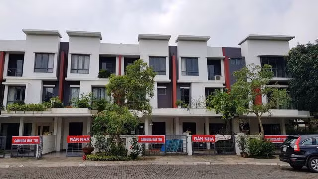 Cư dân căng băng rôn phản đối Gamuda Gardens lật kèo ảnh 8