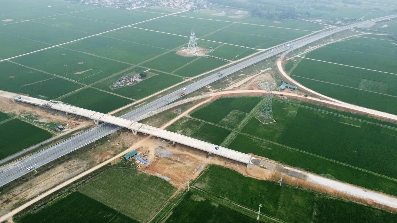 Nút giao Thiệu Giang thuộc Tiểu dự án 2 - Dự án đường nối quốc lộ 1 với quốc lộ 45. Tổng mức đầu tư của tiểu dự án là 455 tỷ đồng do UBND huyện Thiệu Hóa, Thanh Hóa làm chủ đầu tư.
