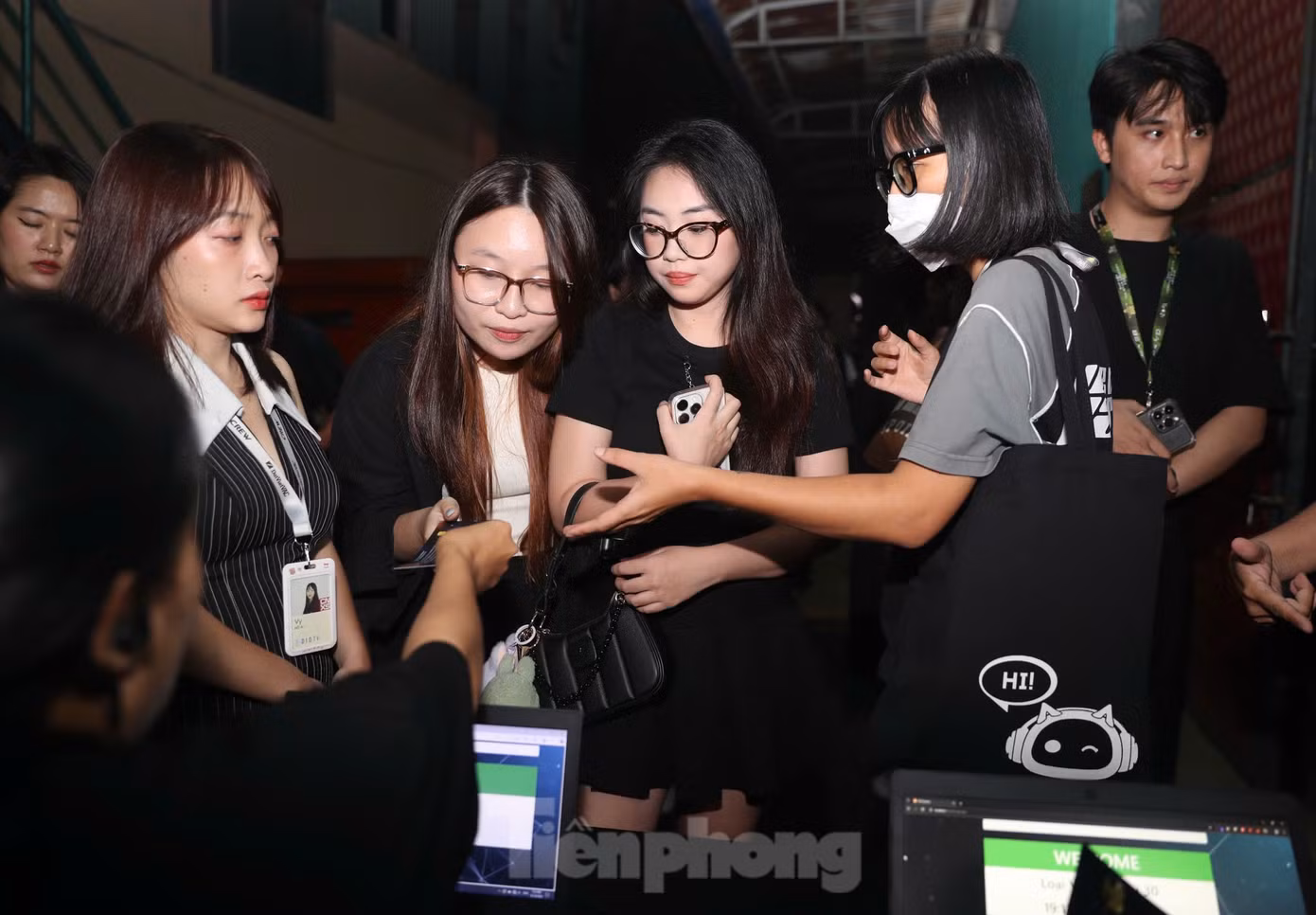 Đêm 14/12, đêm công bố trao giải Rap Việt mùa 4 được truyền hình trực tiếp tại TP.HCM. Chỉ có số lượng ít khán giả góp mặt trực tiếp tại trường quay, chứng kiến khoảnh khắc đăng quang Rap Việt mùa 4.