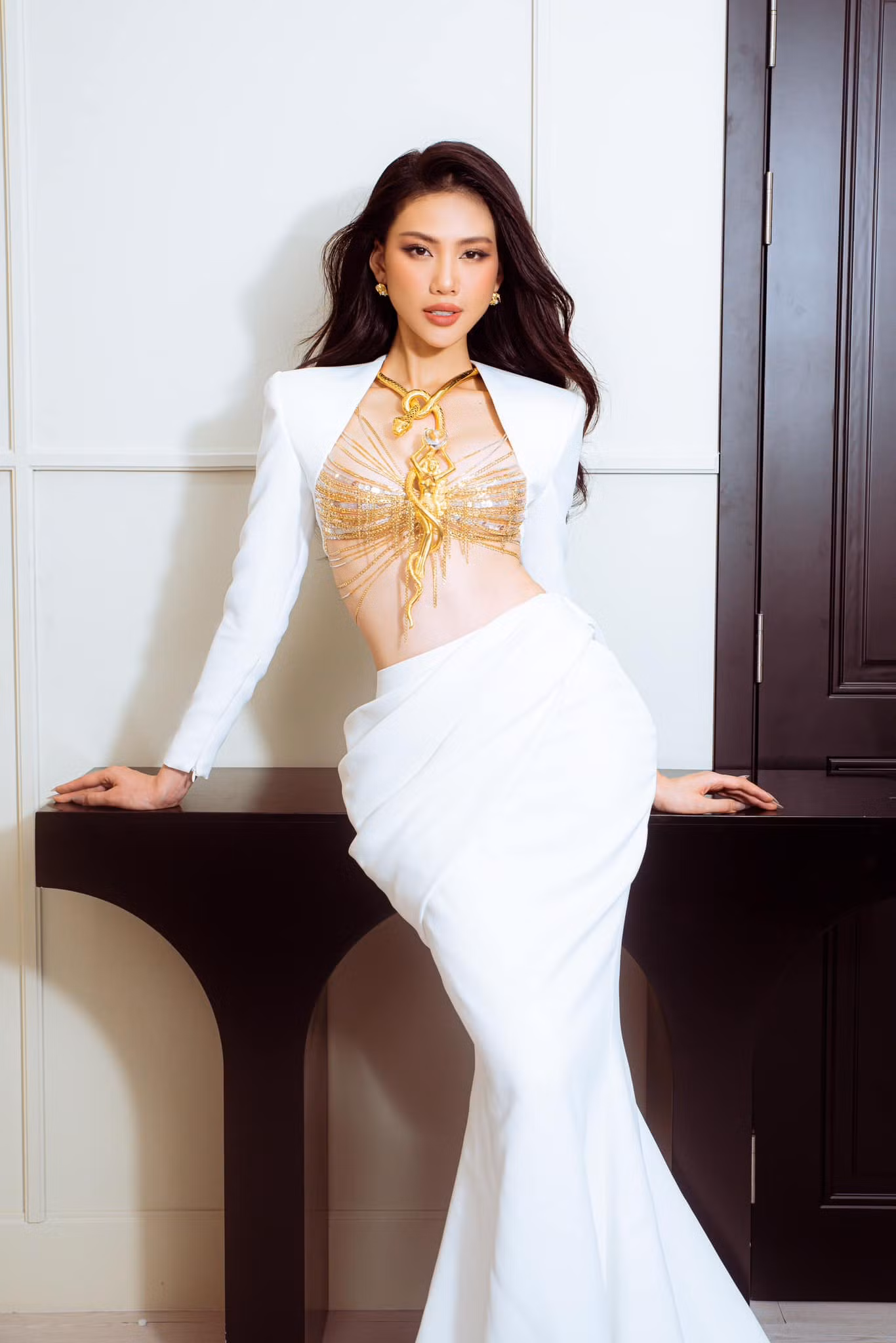 Chia sẻ với Tiền Phong, Bùi Quỳnh Hoa cho biết dự án cô mang tới Miss Universe năm nay là bảo vệ sức khỏe phụ nữ vùng sâu vùng xa. "Tôi đã thực hiện dự án này được hai năm. Ngoài việc tặng bảo hiểm y tế cho phụ nữ ở vùng sâu vùng xa, tôi còn mang cho họ những dụng cụ, tài liệu để tránh khỏi bệnh phụ khoa. Tôi thật sự tâm huyết với dự án này và mong nó được lan rộng hơn nữa".